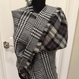 Madison 88 Reversible Blanket Scarf